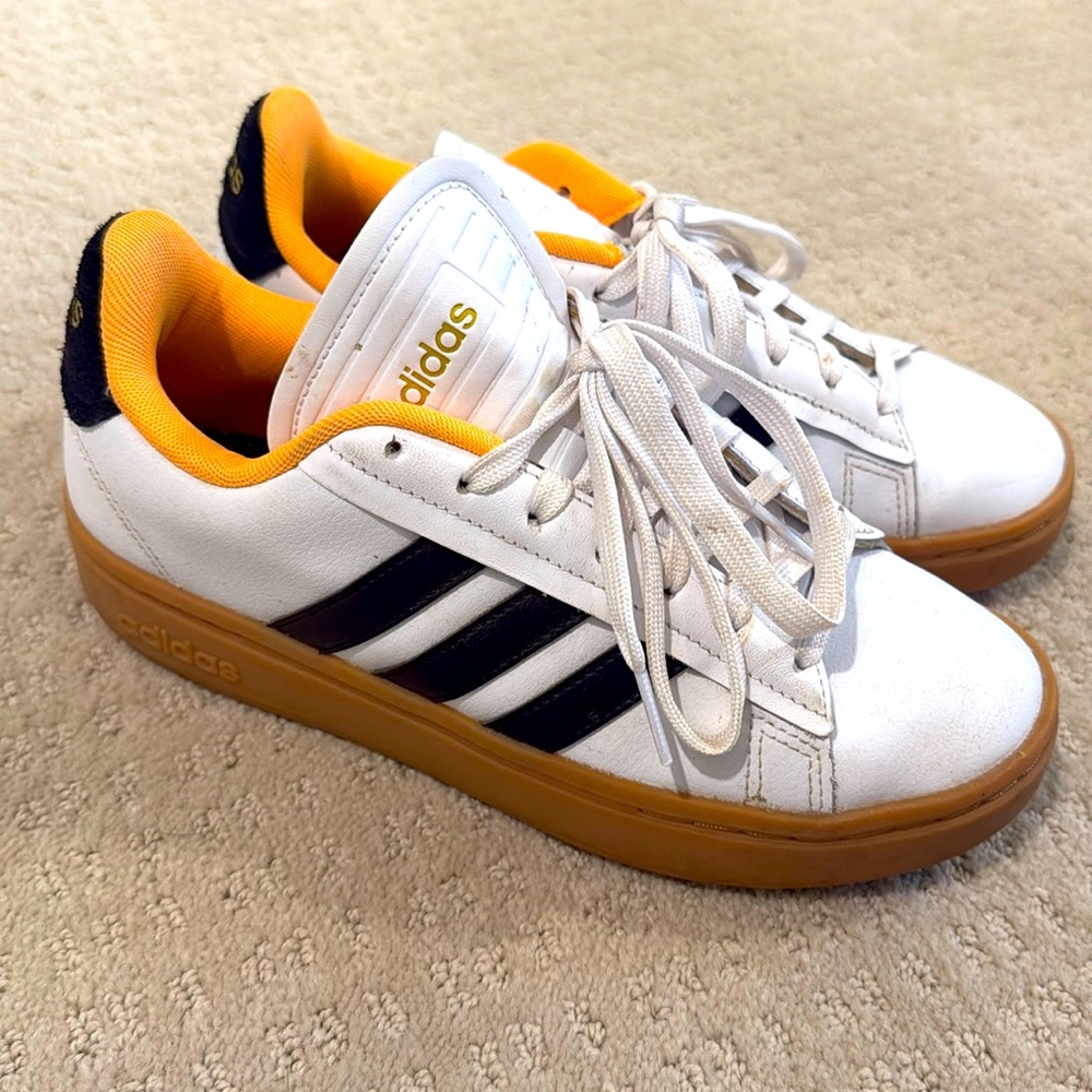 Adidas Sneakers
